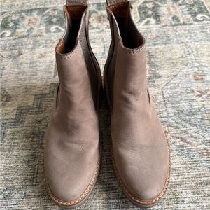 Women’s Timberland Chelsea Boots size 6.5